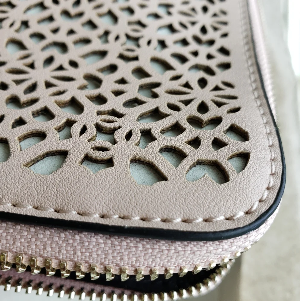 Ivanka Trump leather tablet zip case/ Tech sleeve - Picture 4 of 6